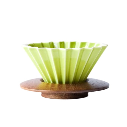 origami dripper verde con base in legno